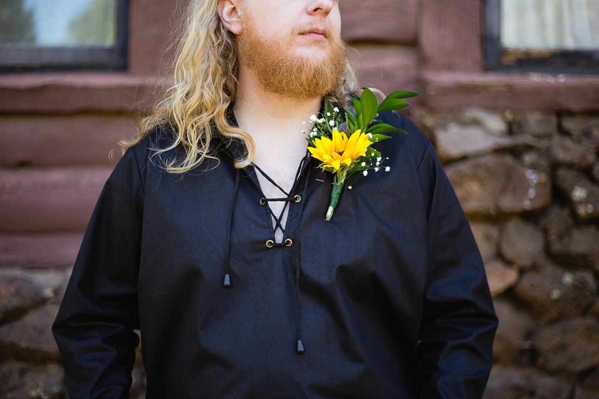 Groom's Scottish wedding shirt and sunflower boutonniere by PMA Photography.