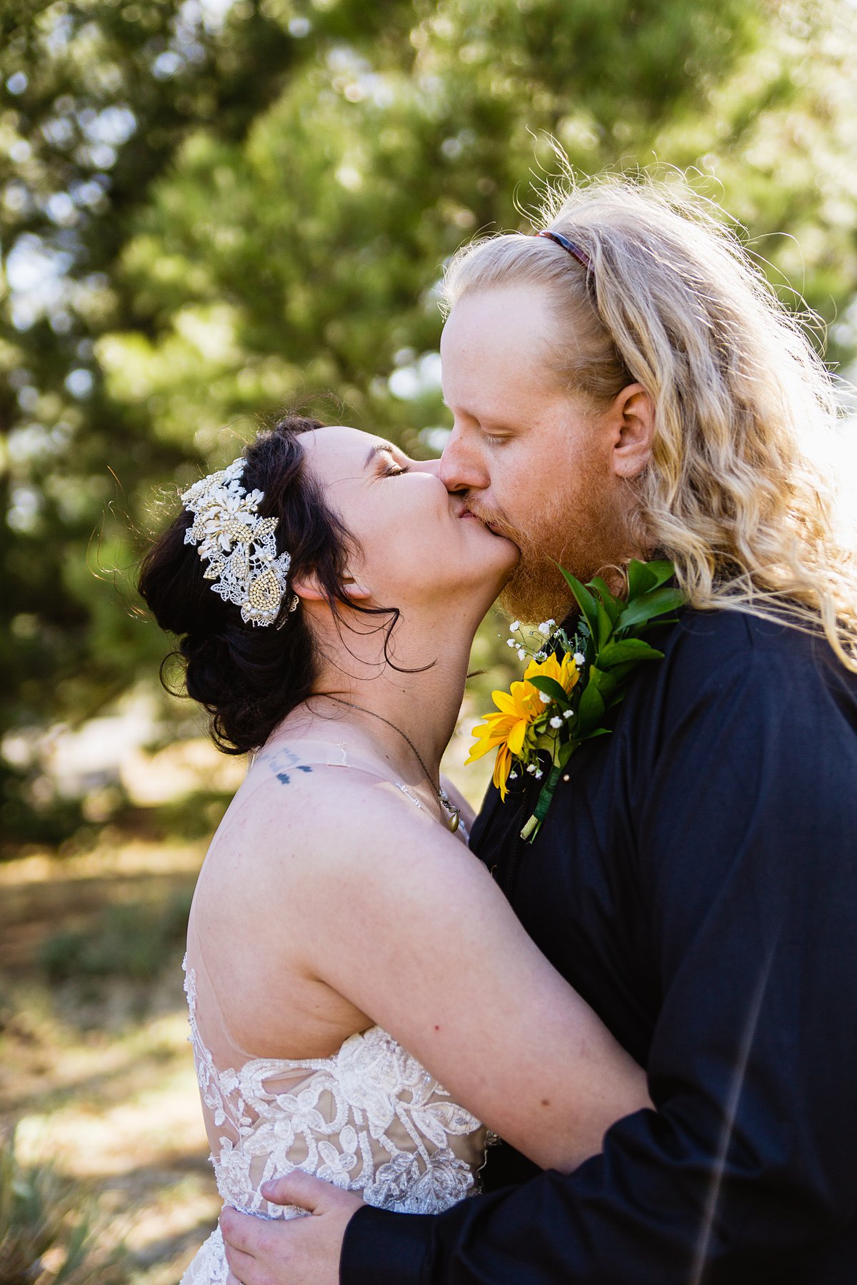 Bride and groom share a kiss at the Riordan Mansion by Flagstaff wedding photographers PMA Photography.