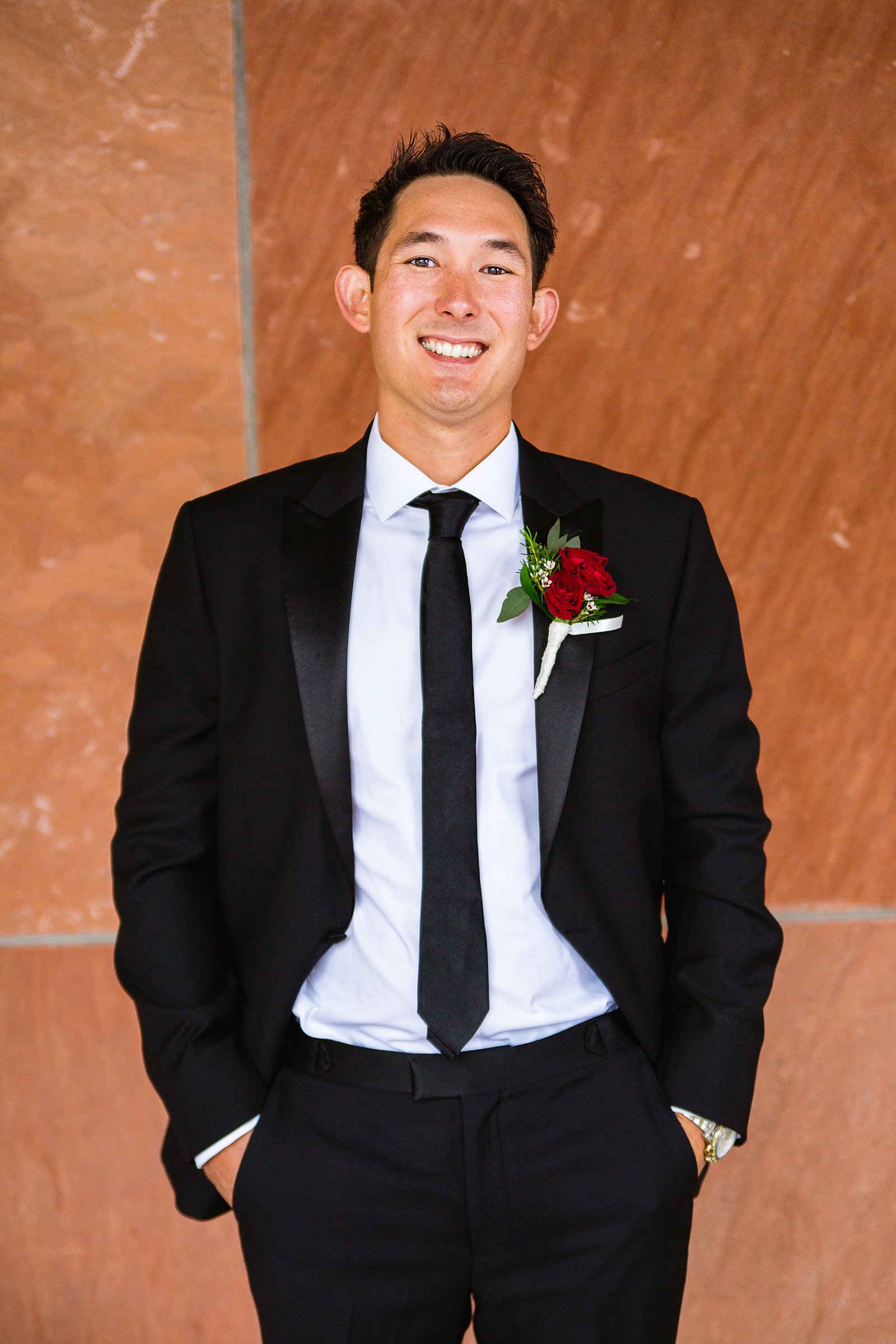 Groom's black tux for his Flagstaff Courthouse wedding by PMA Photography.