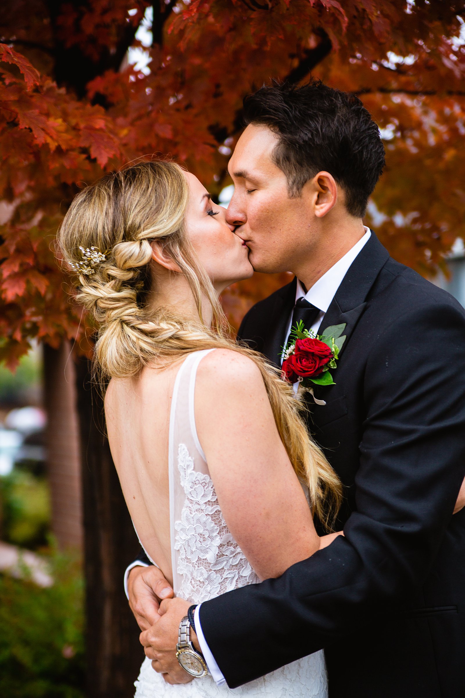 Bride and groom share a kiss during their downtown Flagstaff wedding by Flagstaff wedding photographer PMA Photography.