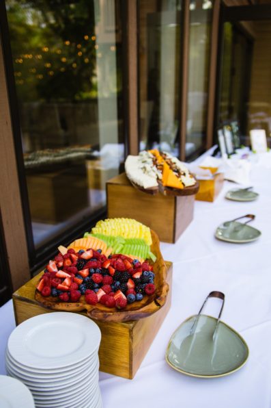 Cocktail hour fruit and cheese hors d'oeuvres at L'Auberge de Sedona by Arizona wedding photographer PMA Photography.