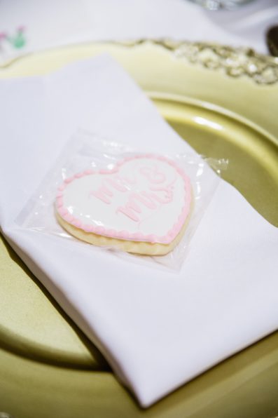 Mr & Mrs sugar cookie wedding favors by Arizona wedding photographer PMA Photography.
