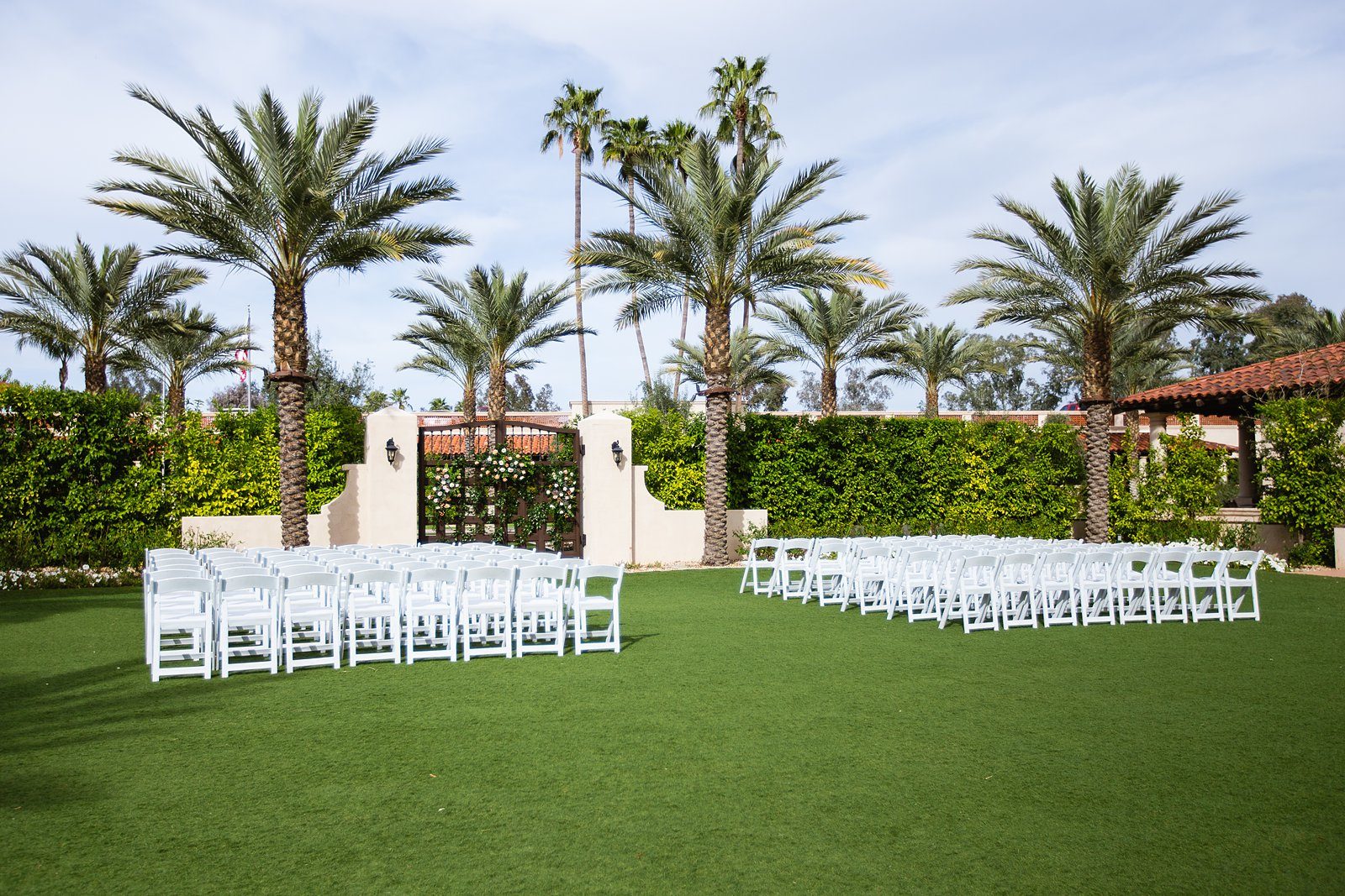 Wedding ceremony at The Scottsdale Resort at McCormick Ranch by Arizona wedding photographer PMA Photography.
