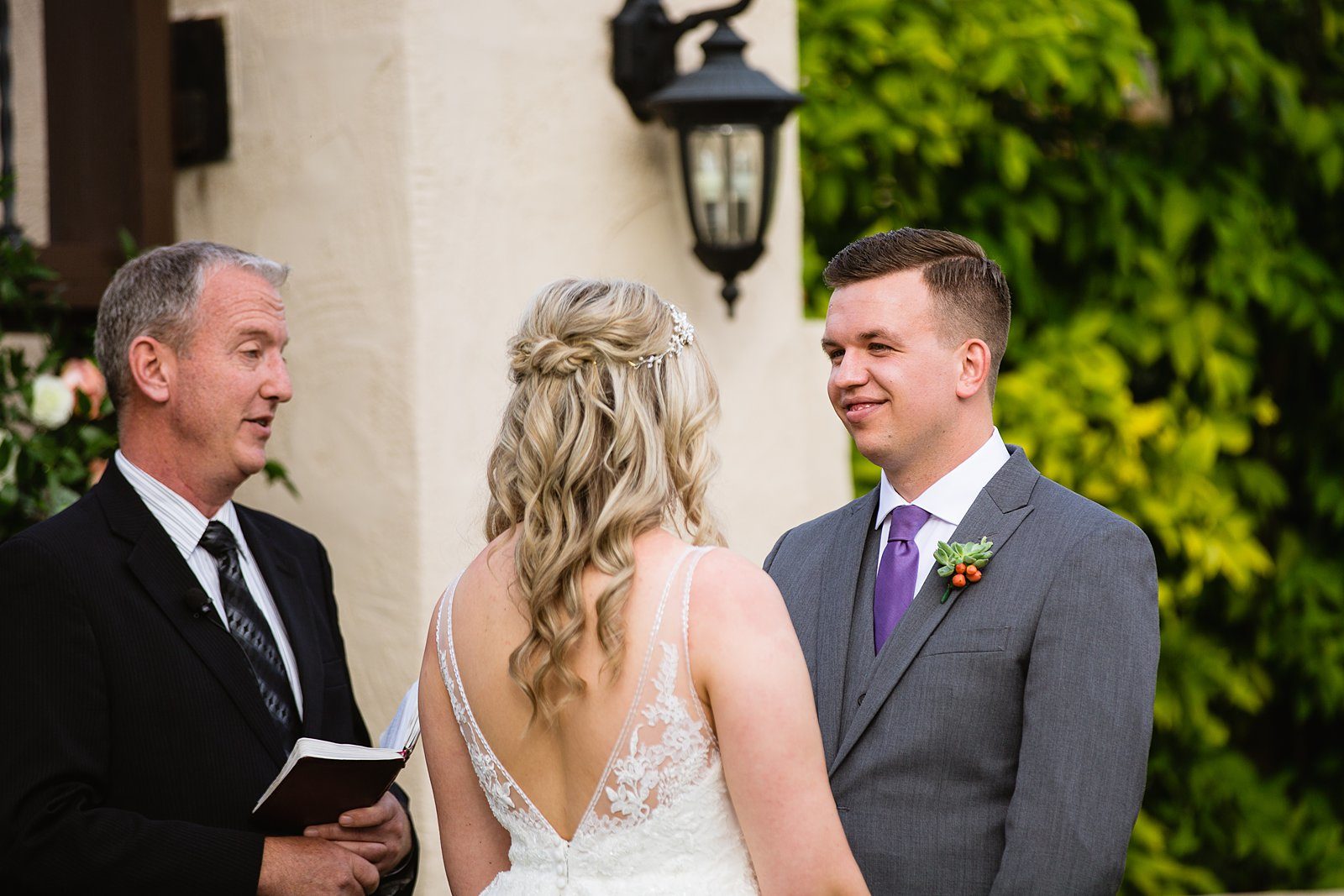 Groom looking at his bride during their wedding ceremony at The Scottsdale Resort at McCormick Ranch by Scottsdale wedding photographer PMA Photography.
