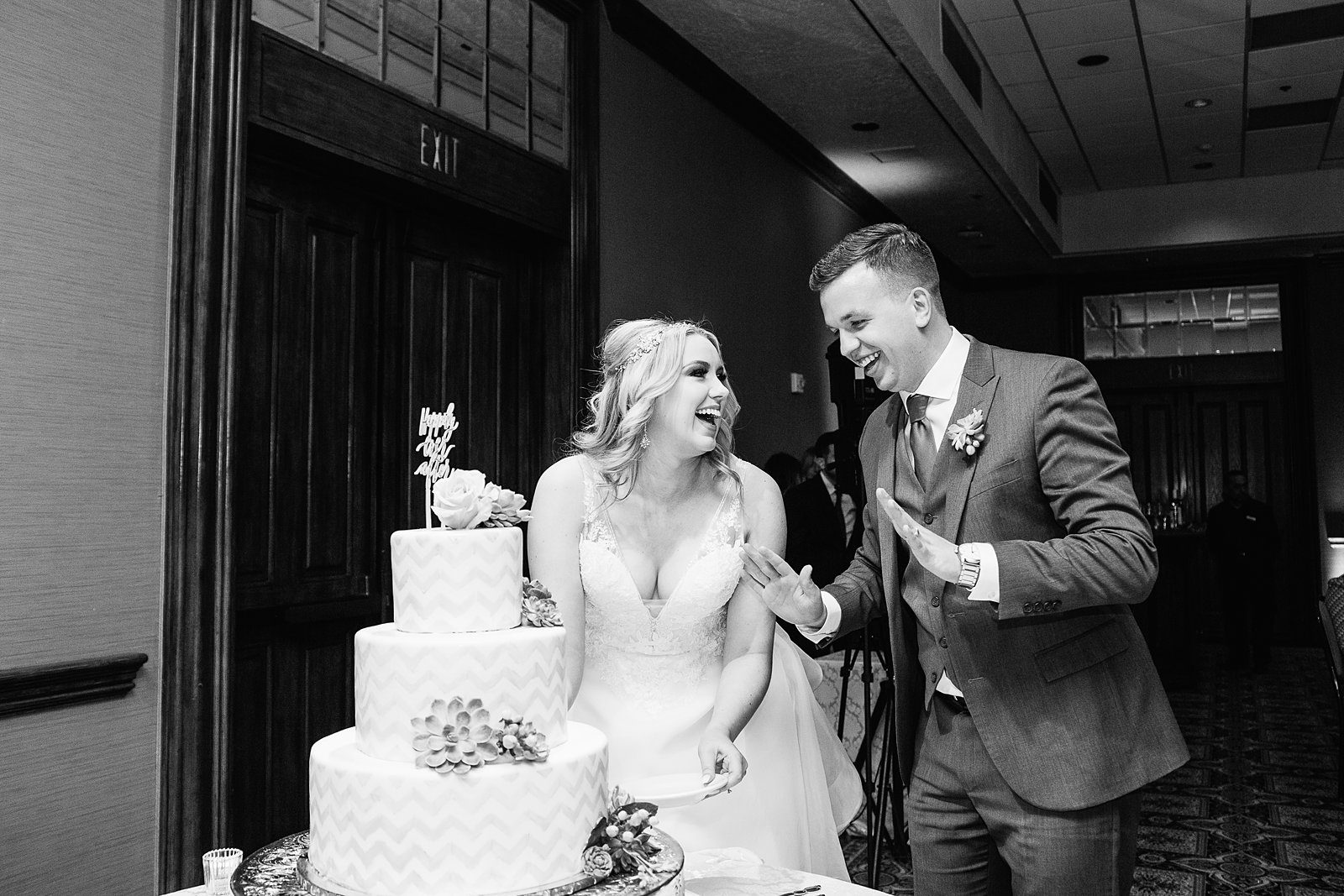 Bride and Groom cutting their wedding cake at their The Scottsdale Resort at McCormick Ranch wedding reception by Arizona wedding photographer PMA Photography.