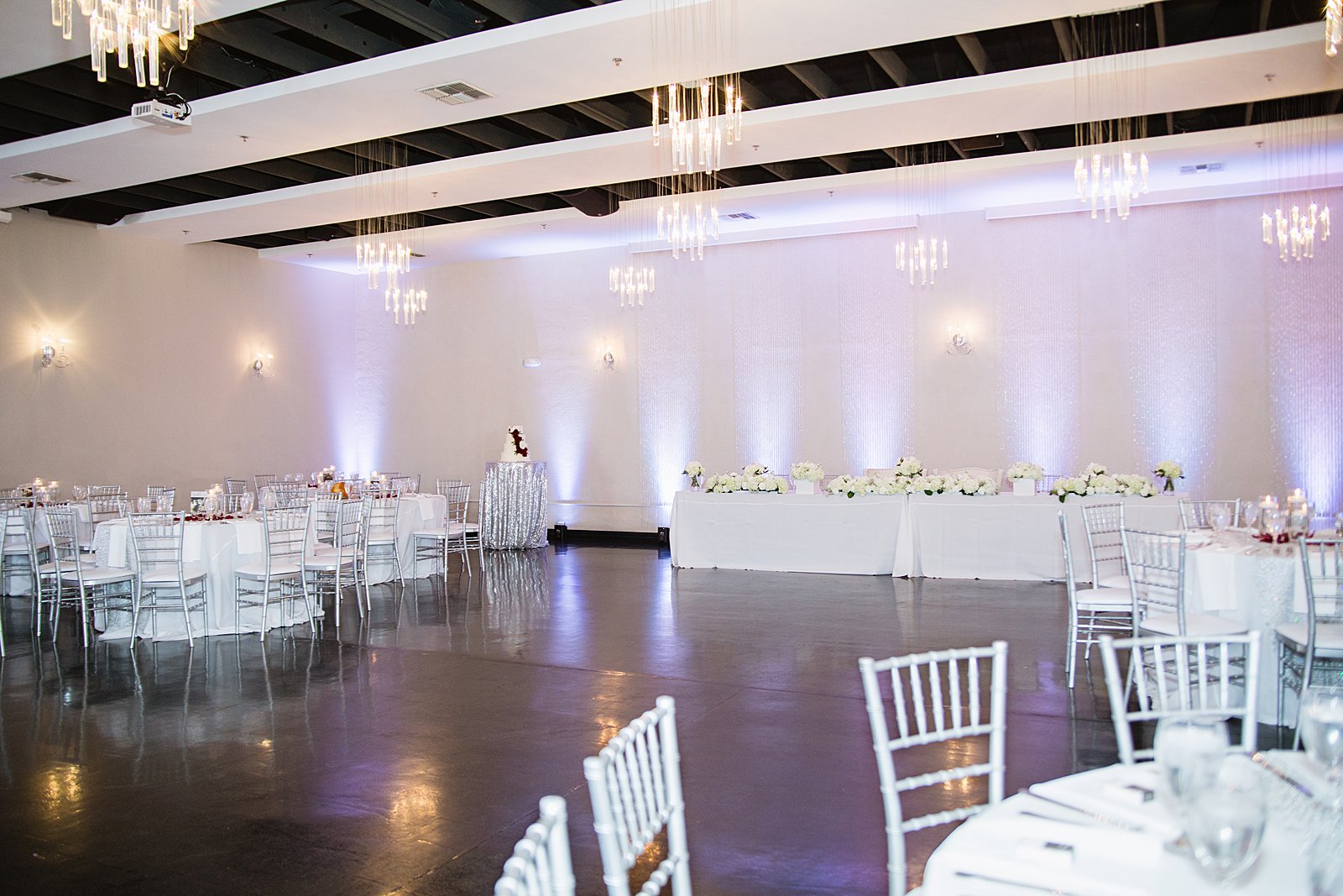 Bright and modern wedding reception at SoHo63 by Phoenix wedding photographer PMA Photography.