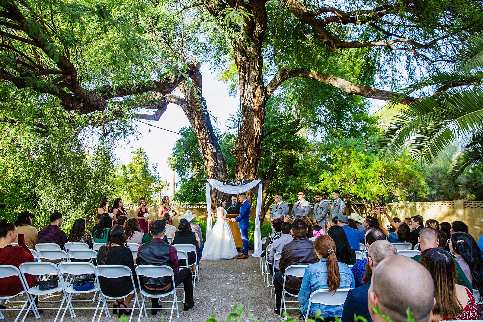 Wedding ceremony at Valley Garden Center by Phoenix wedding photographer PMA Photography.