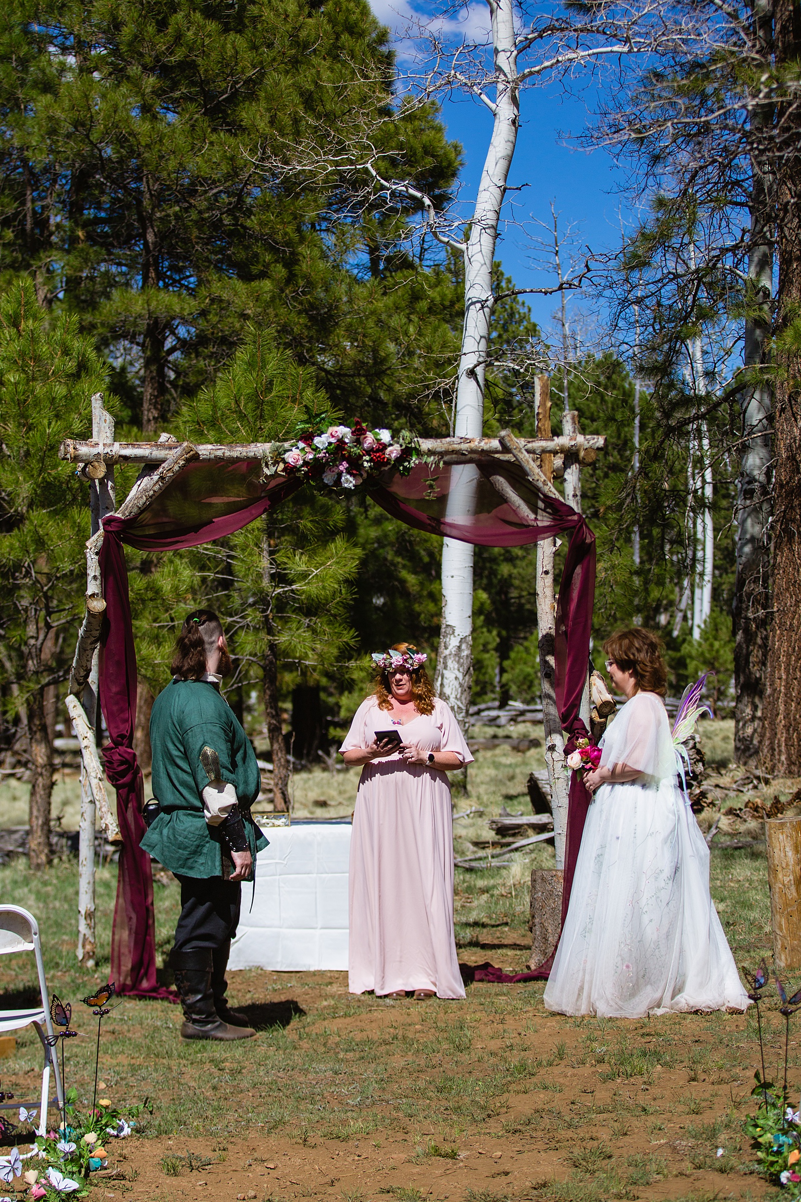 Wedding ceremony at Arizona Nordic Village by Arizona wedding photographer PMA Photography.