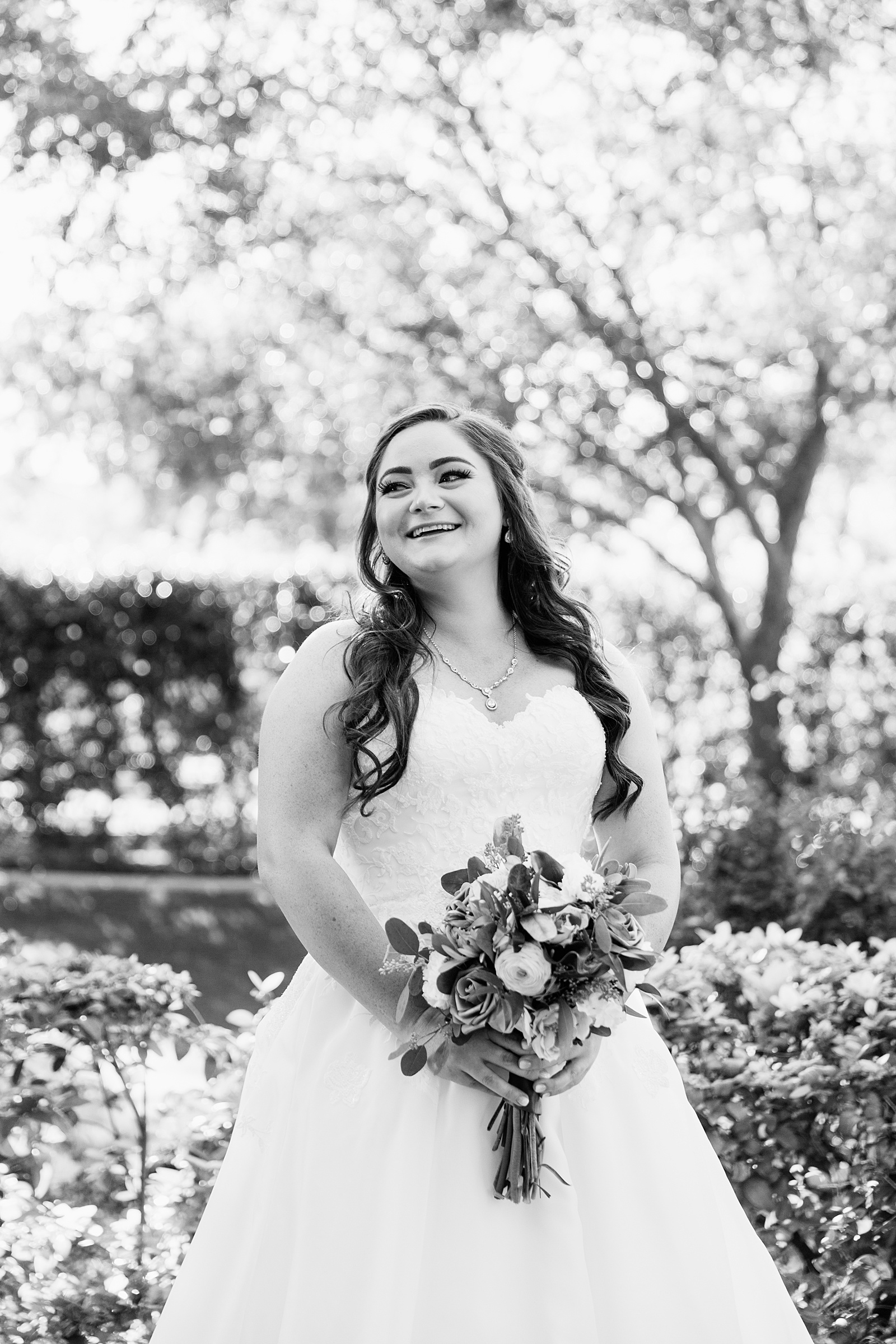 Black and white image of bride laughing on her wedding day by Phoenix wedding photographers PMA Photography.