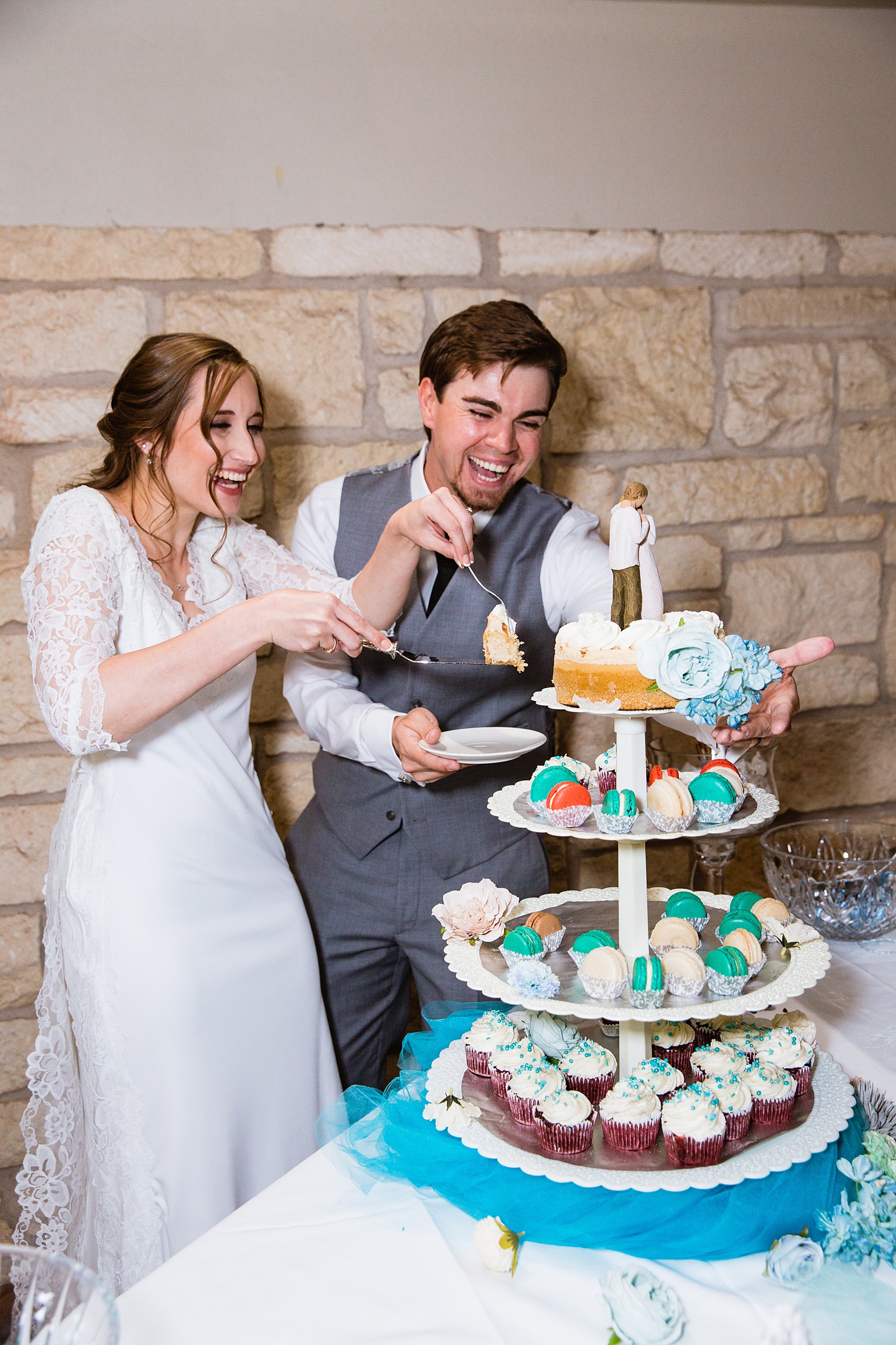 Newlyweds cutting their wedding cake at their Ocotillo Oasis wedding reception by Arizona wedding photographer PMA Photography.