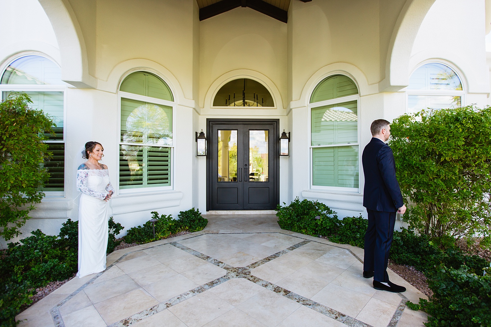 Bride and groom's first look at backyard by Phoenix wedding photographer PMA Photography.