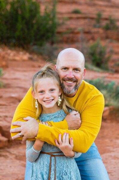 Father and daughter during their Sedona family session by Arizona family photographer PMA Photography.