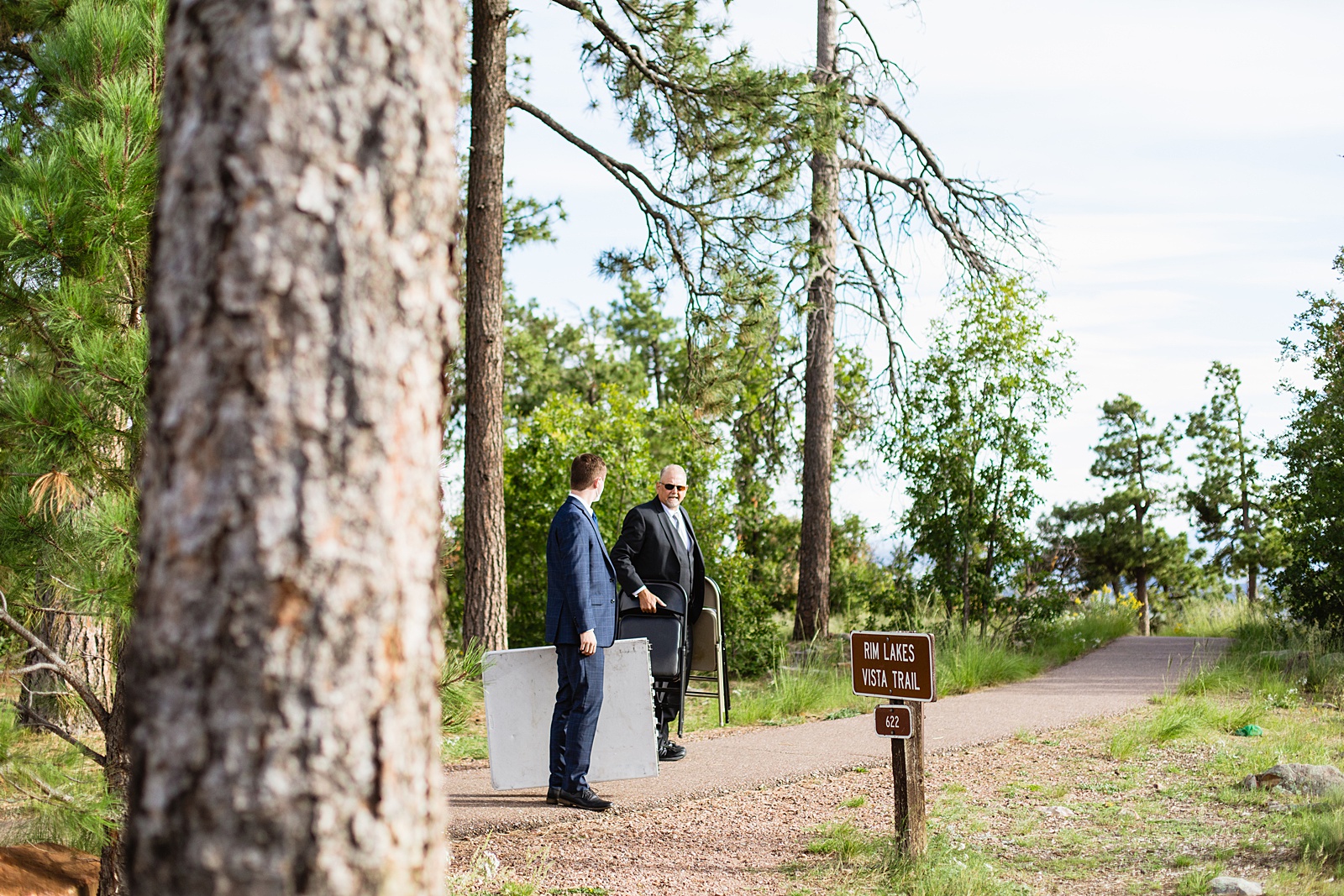 Guests arriving at wedding ceremony location at Mogollon Rim by Arizona elopement photographer Juniper and Co Photography.