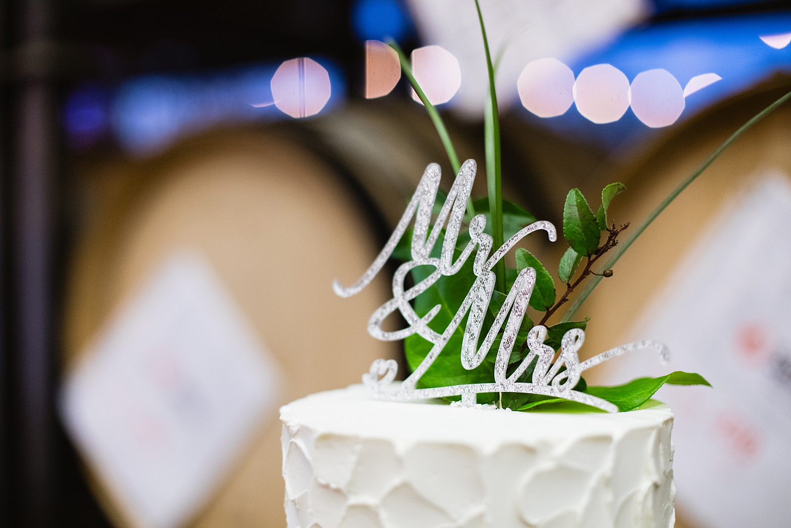 Detail of wedding cake by Arizona wedding photographer Juniper and Co Photography.