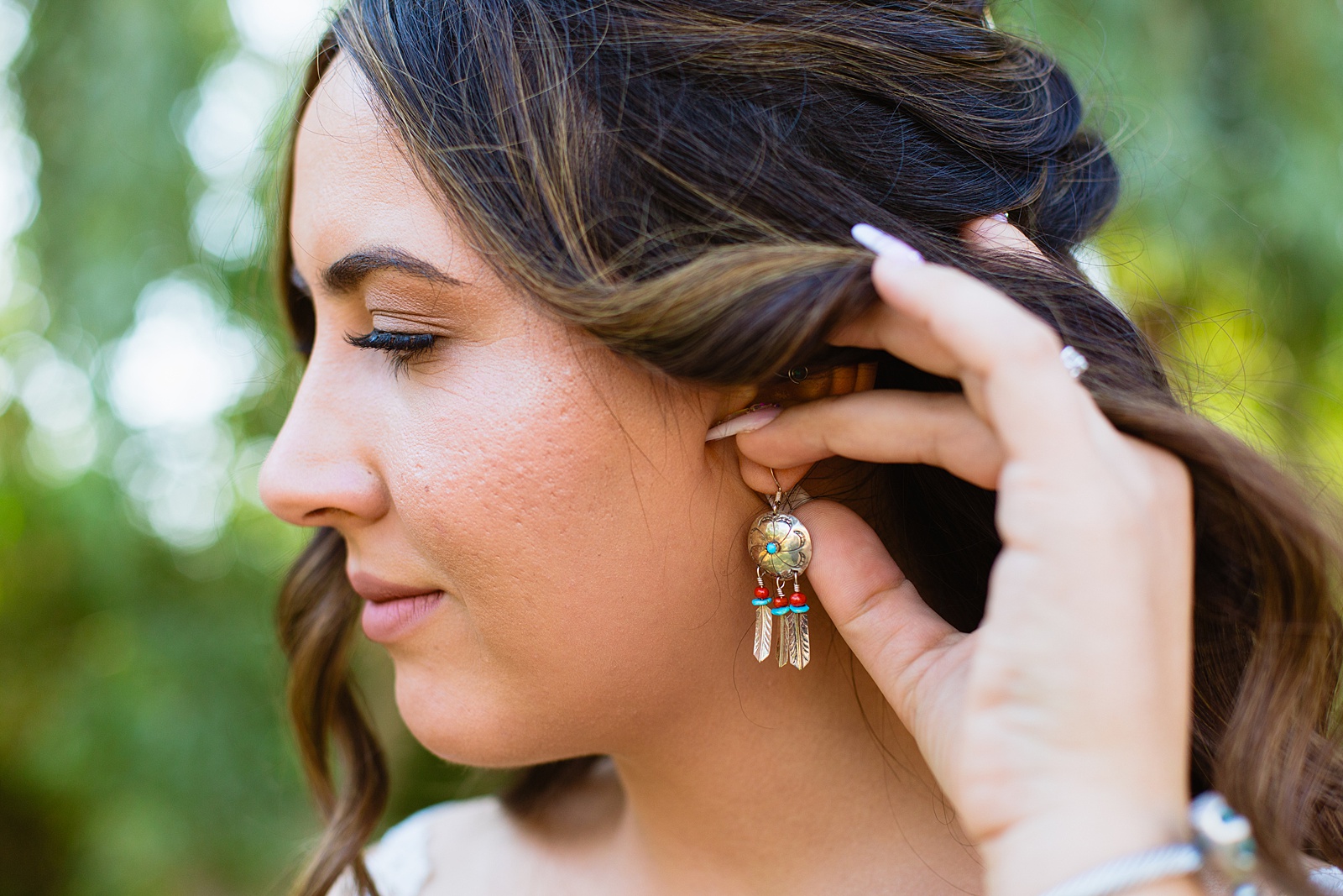 Bride adjusting her earrings on her wedding day by Phoenix wedding photographers Juniper and Co Photography.