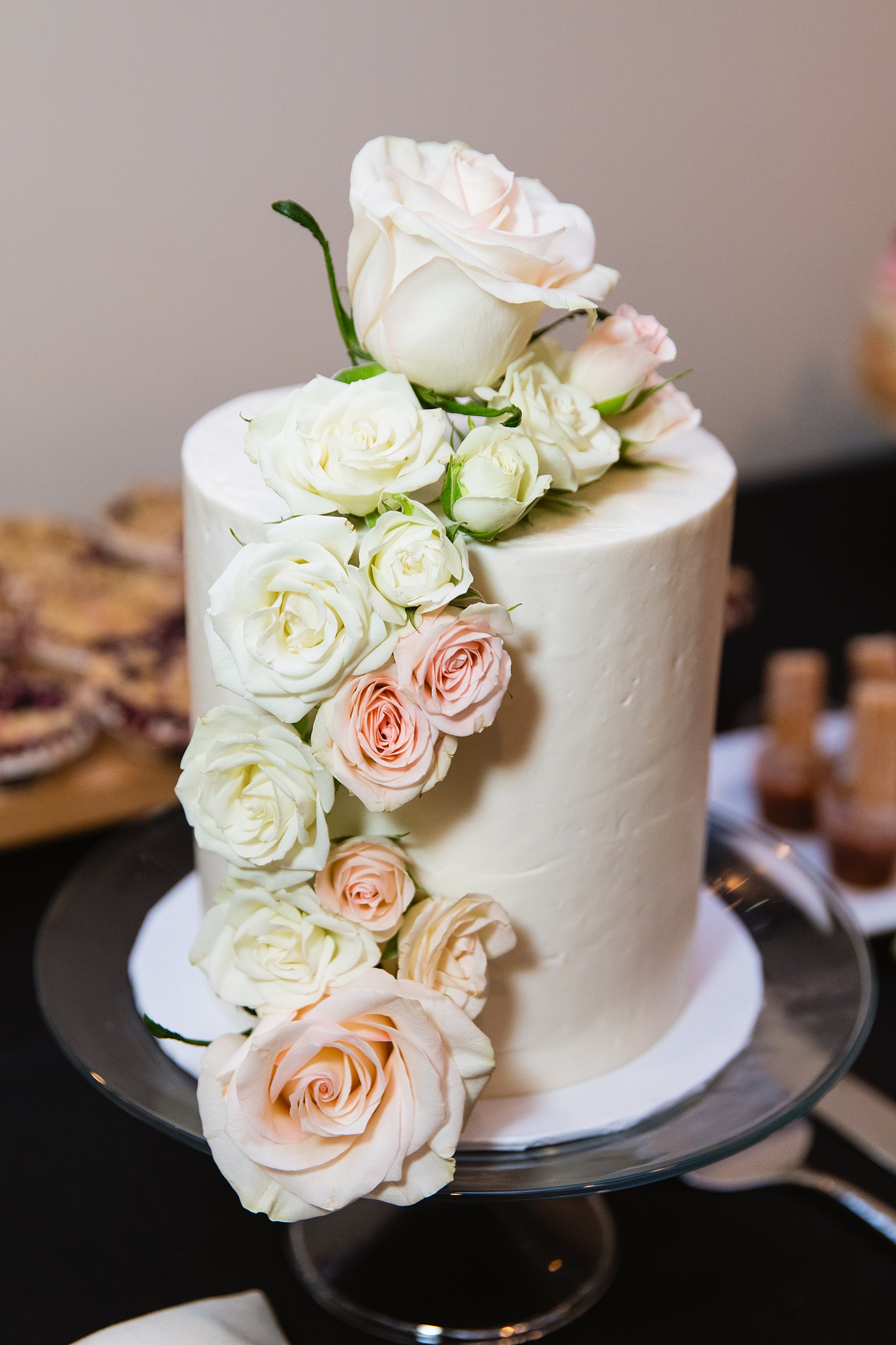 Simple real rose wedding cake by Arizona wedding photographer Juniper and Co Photography.