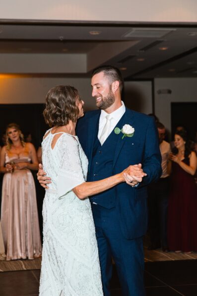 Groom dancing with his mother at Sanctuary at Camelback wedding reception by Phoenix wedding photographer Juniper and Co Photography.