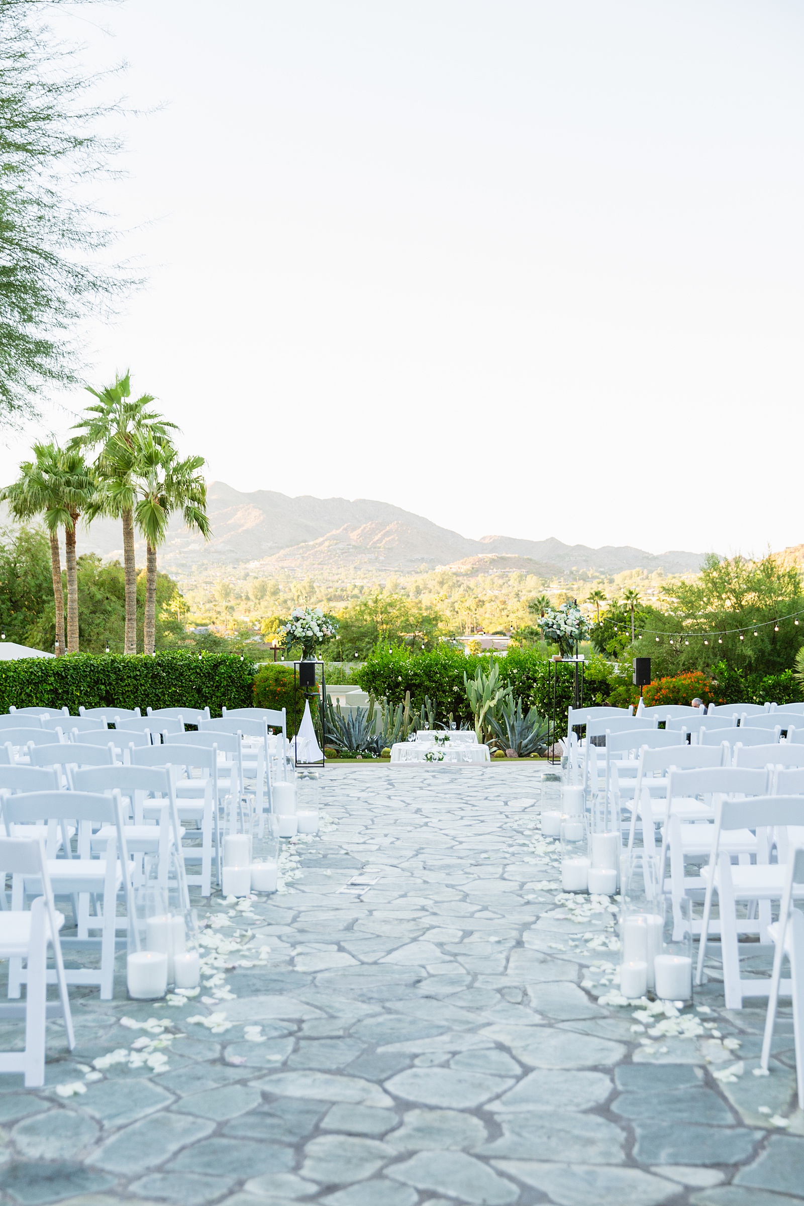 Wedding ceremony at Sanctuary at Camelback by Phoenix wedding photographer Juniper and Co Photography.